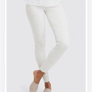 Spank distressed skinny Jean